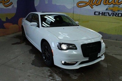 2023 Chrysler 300 Touring L
