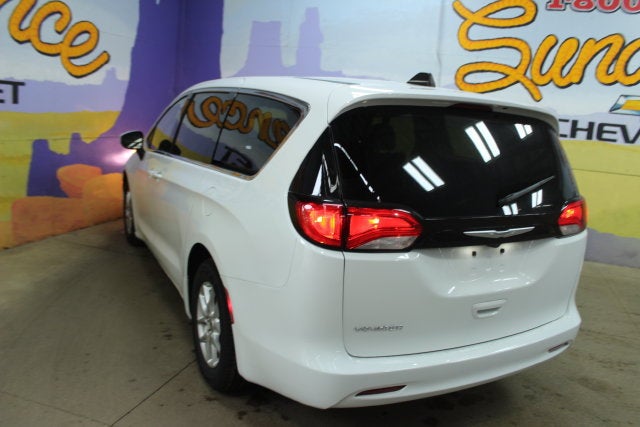 2023 Chrysler Voyager LX