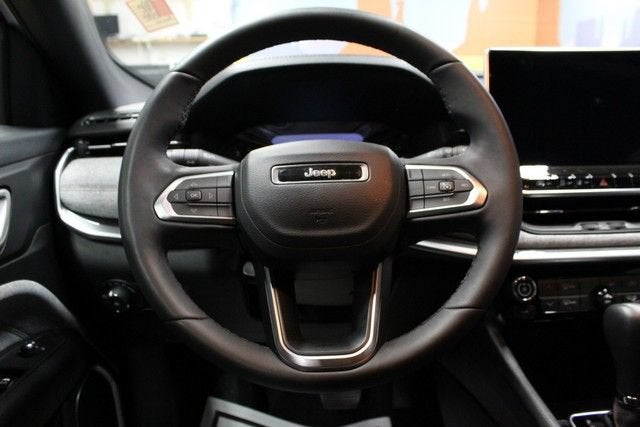2023 Jeep Compass Latitude Lux FWD