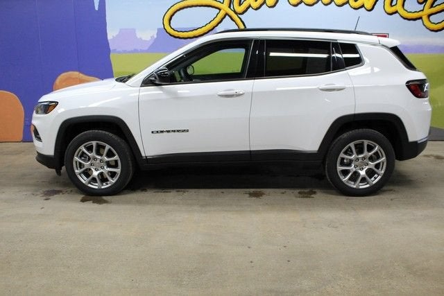 2023 Jeep Compass Latitude Lux FWD