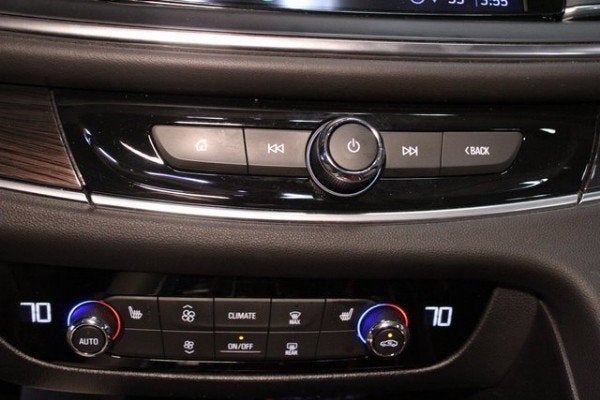 2022 Buick Enclave Essence