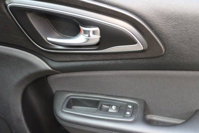 2016 Chrysler 200 LX