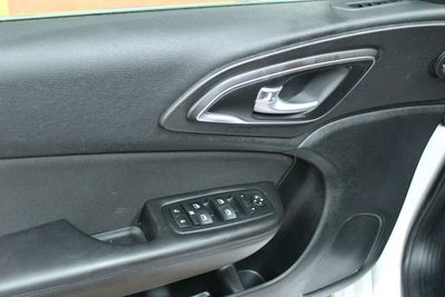 2016 Chrysler 200 LX