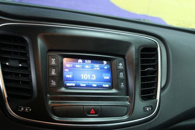 2016 Chrysler 200 LX