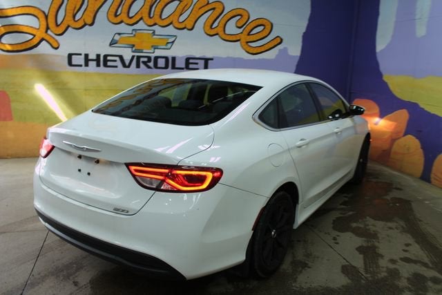 2016 Chrysler 200 LX