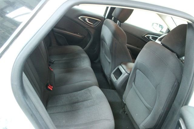 2016 Chrysler 200 LX