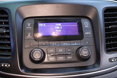 2016 Chrysler 200 LX