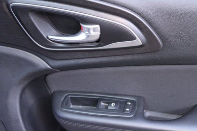 2016 Chrysler 200 LX