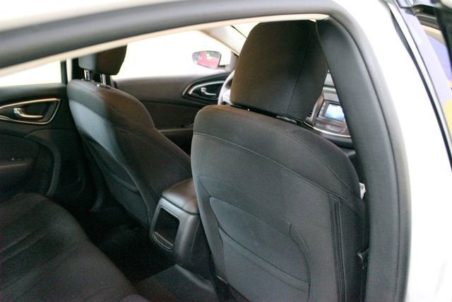 2016 Chrysler 200 LX