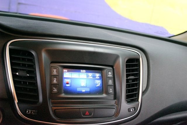 2016 Chrysler 200 LX