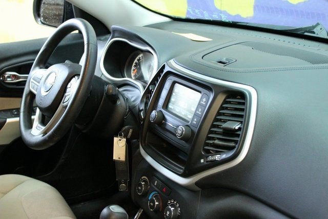 2017 Jeep Cherokee Sport