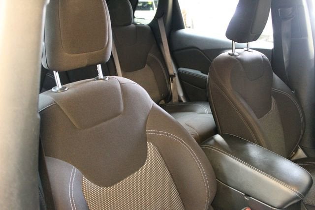 2019 Jeep Cherokee Sport