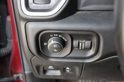 2019 RAM 1500 Big Horn/Lone Star Crew Cab 4x4 5'7" Box