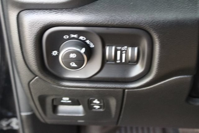 2023 RAM 1500 Laramie Crew Cab 4x4 5'7" Box