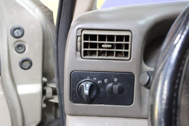 2001 Ford Super Duty F-350 DRW XL