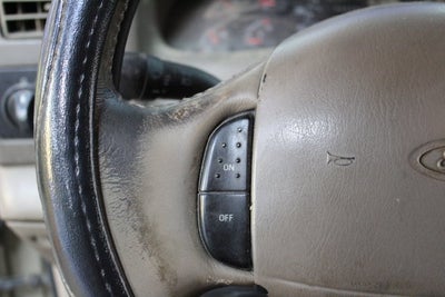 2001 Ford Super Duty F-350 DRW XL