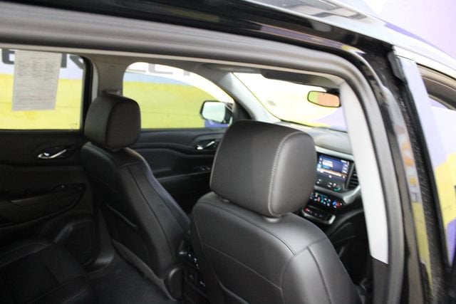 2022 GMC Acadia SLT