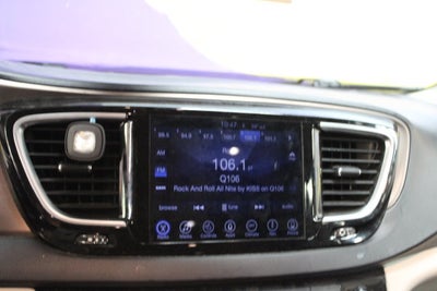 2017 Chrysler Pacifica Touring-L Plus