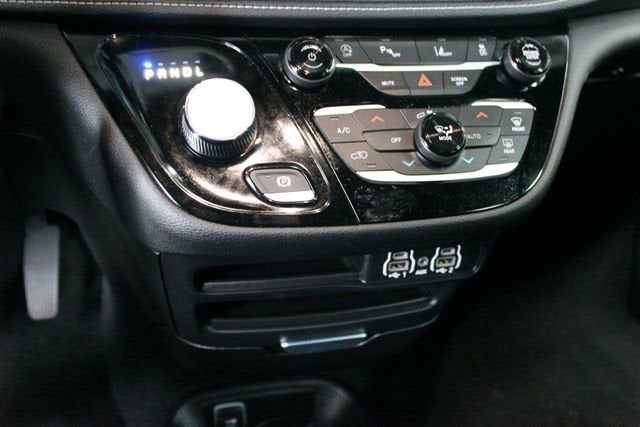 2023 Chrysler Pacifica Touring