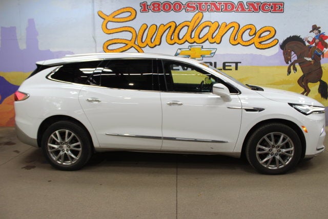 2022 Buick Enclave Essence 2