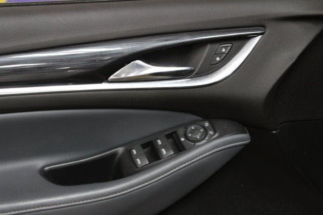 2022 Buick Enclave Essence 2