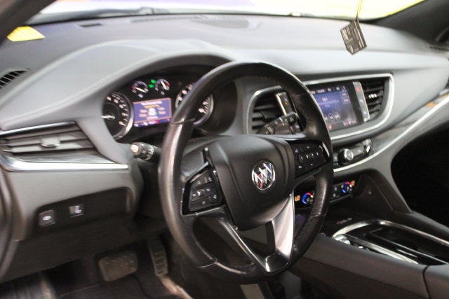 2022 Buick Enclave Essence 2