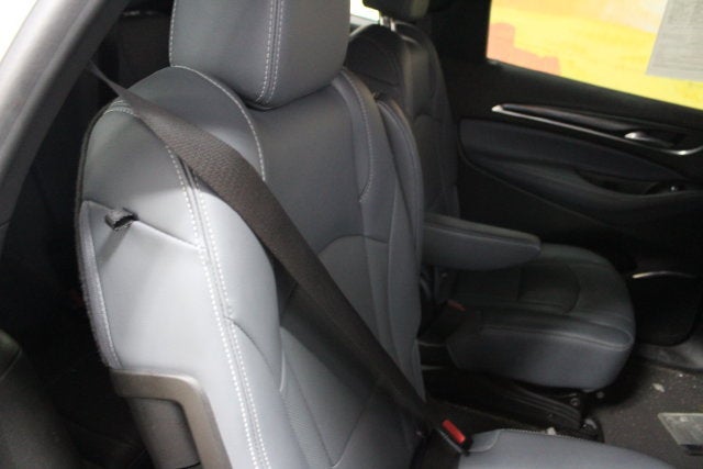 2022 Buick Enclave Essence 2