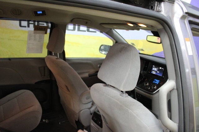 2019 Toyota Sienna LE Auto Access Seat