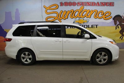 2017 Toyota Sienna LE Auto Access Seat
