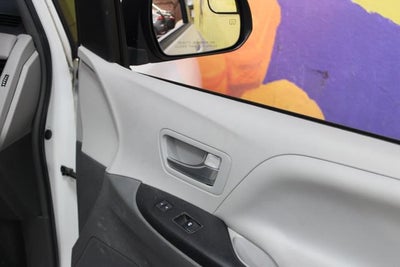 2017 Toyota Sienna LE Auto Access Seat
