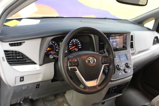 2017 Toyota Sienna LE Auto Access Seat