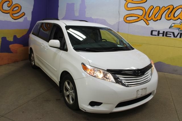 2017 Toyota Sienna LE Auto Access Seat