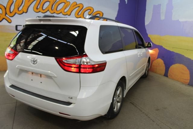 2017 Toyota Sienna LE Auto Access Seat
