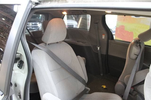 2017 Toyota Sienna LE Auto Access Seat