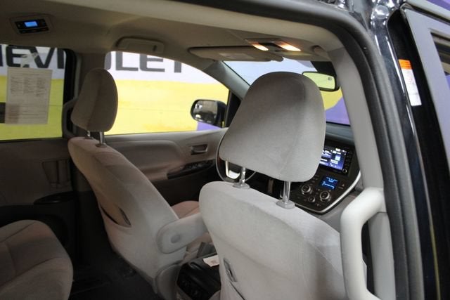 2020 Toyota Sienna LE Auto Access Seat