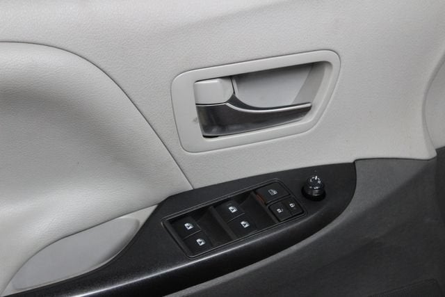 2020 Toyota Sienna LE Auto Access Seat