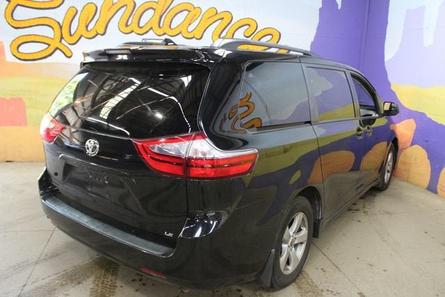 2020 Toyota Sienna LE Auto Access Seat