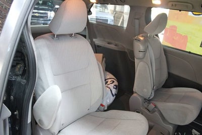 2020 Toyota Sienna LE Auto Access Seat