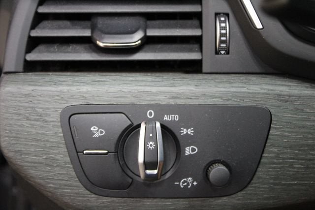 2022 Audi A4 Premium Plus 45 TFSI S line quattro S tronic